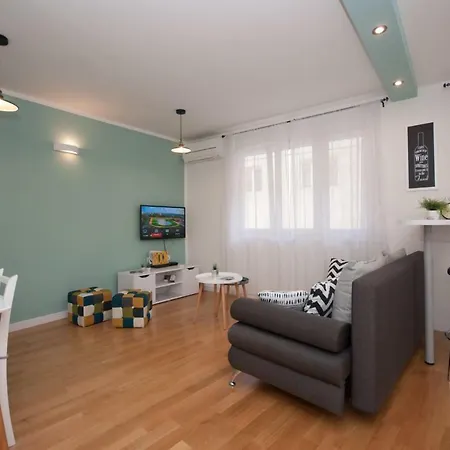 Mia Apartment Split